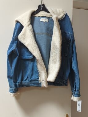 Veveret Sherpa Hooded Jean Jacket